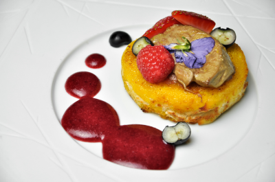 Фуа-гра с брусничным соусом / Foie gras with lingonberry sauce