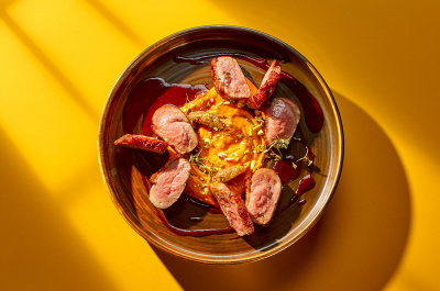 Филе утки с ягодным демигласом и тыквенным пюре