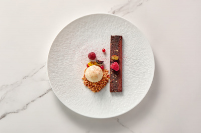 Шоколадный брауни с орехом пекан / Chocolate brownie with pecan